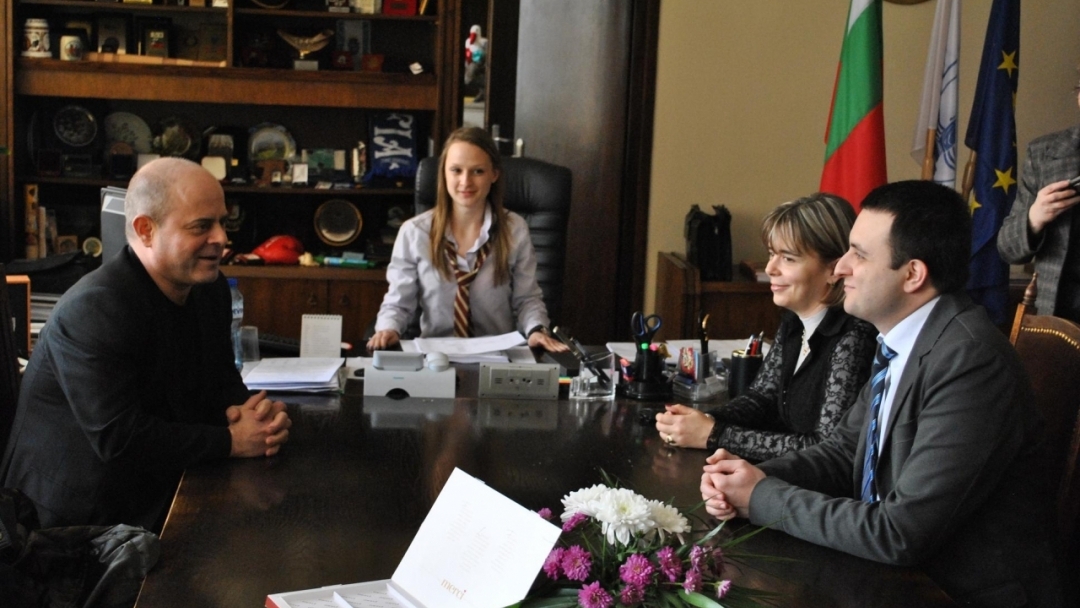 Петима бъдещи икономисти бяха мениджъри за един ден в Община Русе