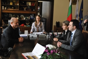 Петима бъдещи икономисти бяха мениджъри за един ден в Община Русе