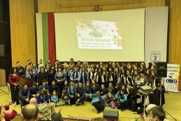 Хорове от Русе и Гюргево обединиха коледните си послания в концерта „Тиха нощ, свята нощ“  