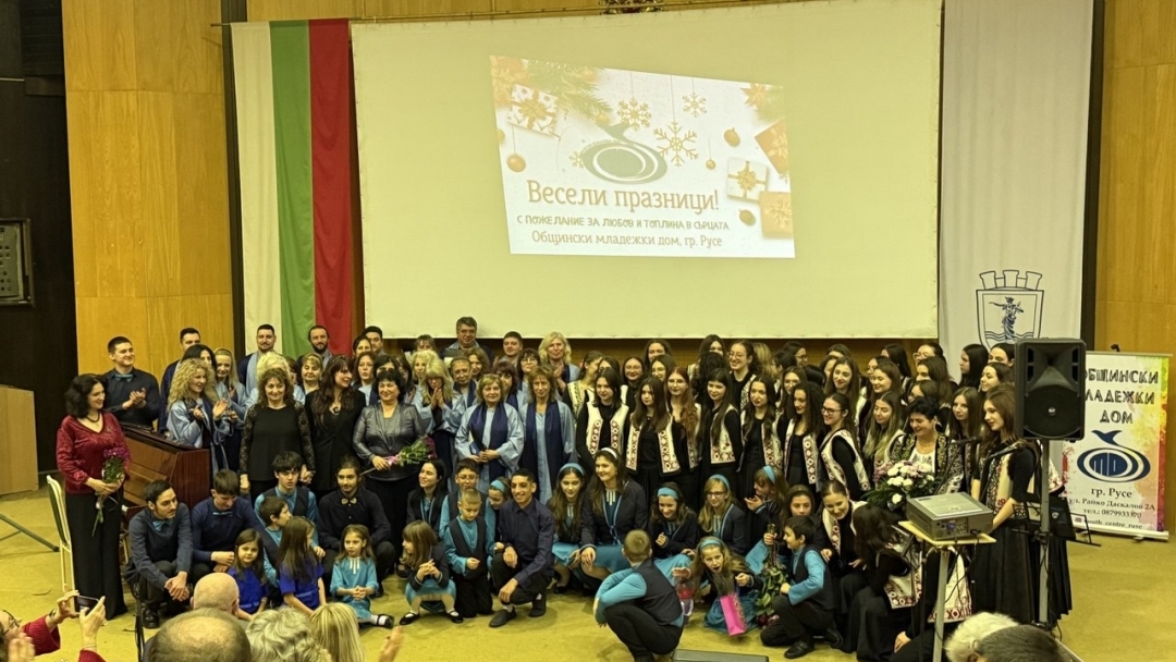 Хорове от Русе и Гюргево обединиха коледните си послания в концерта „Тиха нощ, свята нощ“  