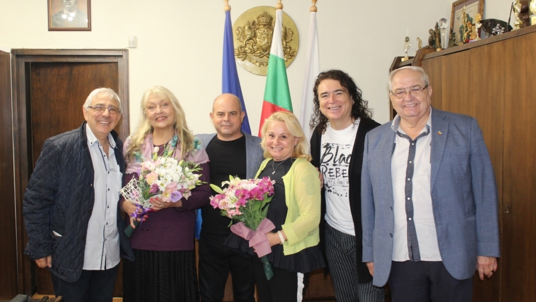 Кметът Пламен Стоилов се срещна с журито и организаторите на „Северно сияние“