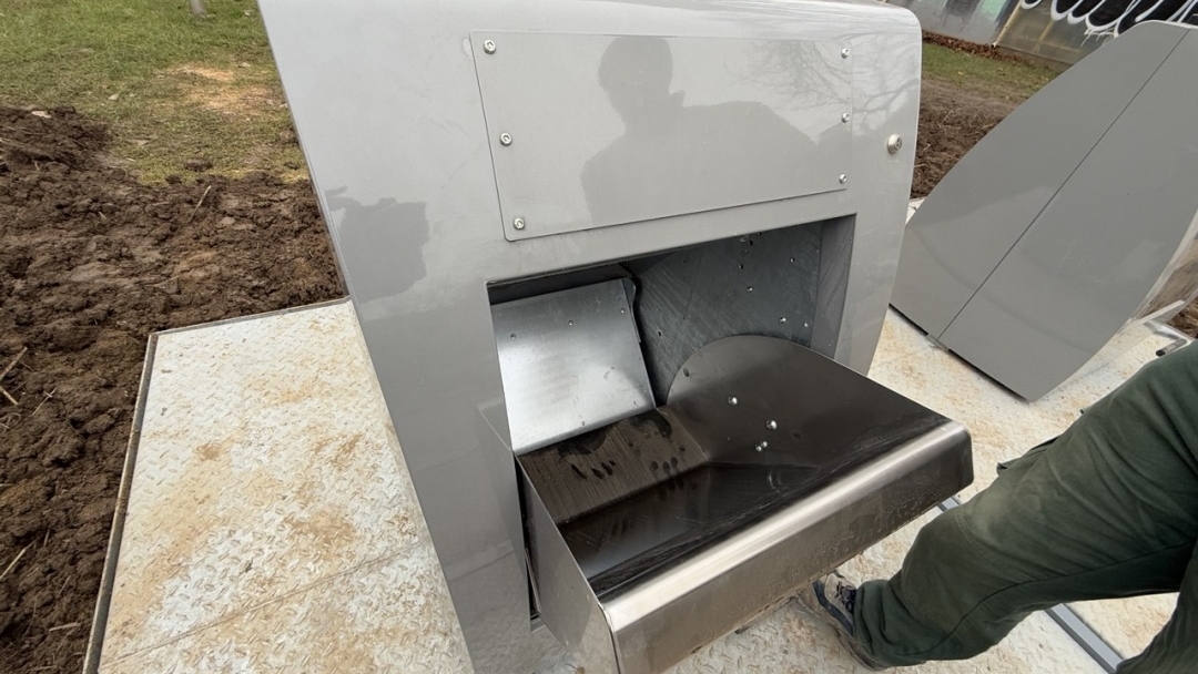 Два нови подземни контейнера вече обслужват русенци на Американското пазарче