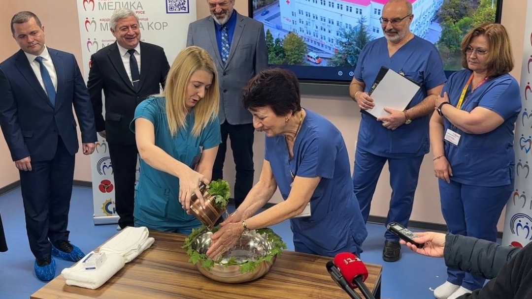 Русе отбеляза Бабинден с ритуал и благодарност към медицинските специалисти