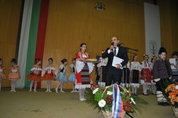 120 деца от различни етноси се включиха в коледен концерт