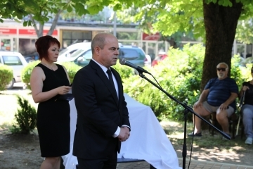 Кметът Пламен Стоилов присъства на церемония по откриване на паметен знак, посветен на жертвите на Холокоста