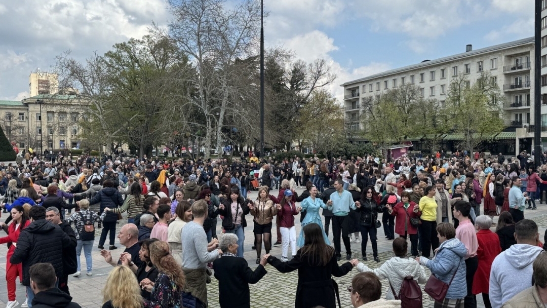 Русе отбеляза Великден с пъстър фолклорен празник и голямо общоградско хоро