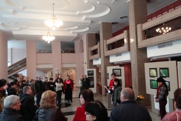 С 29 късчета от "Небе назаем" Краси Пастирова плени публиката на първата си самостоятелна фотоизложба