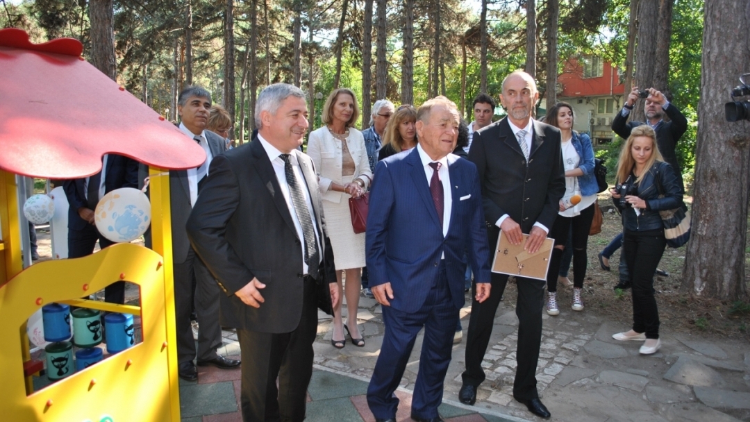 Игнат Канев откри нова детска площадка в УМБАЛ - Русе