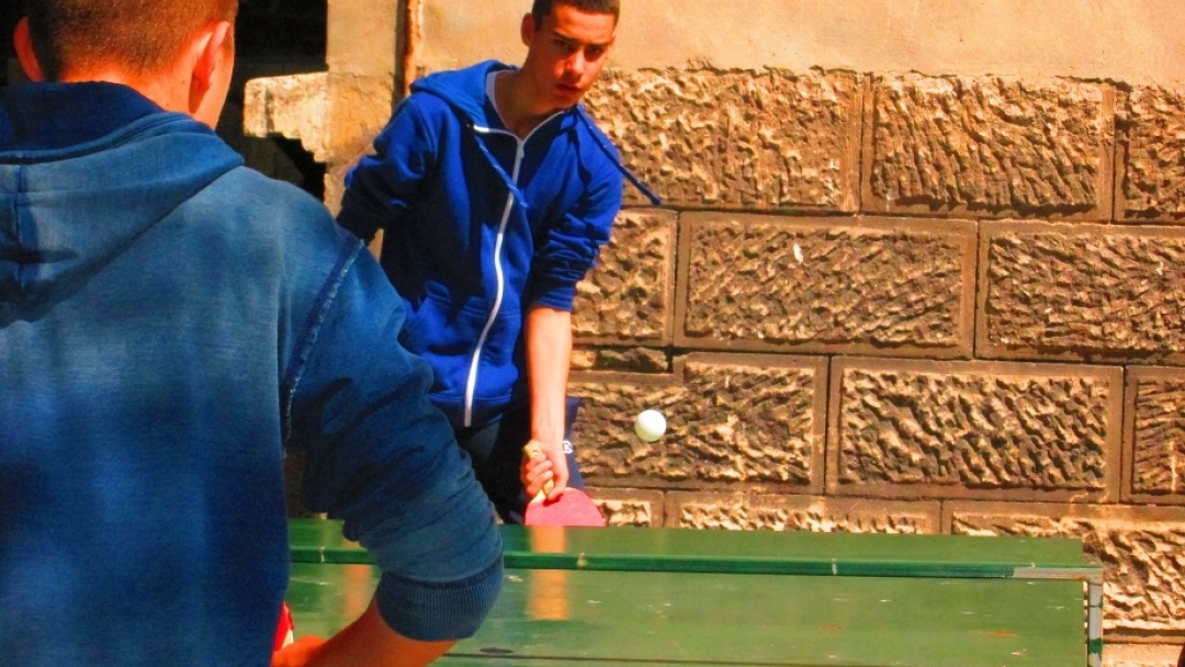 Ученици и родители в спортна надпревара  в  гимназия „Елиас Канети“