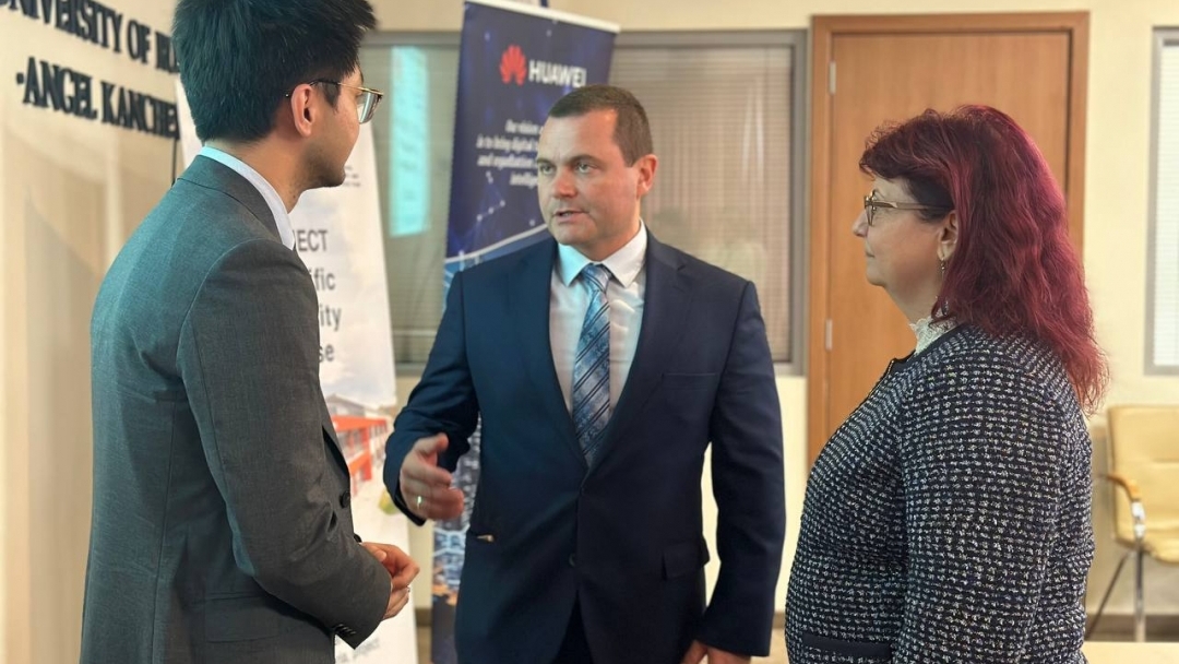 “Хуауей Технолоджис България“ дари оборудване за обучение по роботика на всички училища в община Русе 