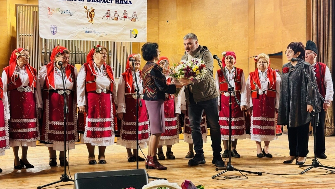 Международният фестивал „Талантът възраст няма“ събра в Русе изпълнители от България, Румъния и Молдова