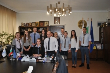 Кметът Пламен Стоилов връчи сертификати на 11 участници в инициативата "Мениджър за един ден"