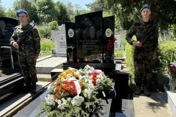 Пет военни залпа отбелязаха 20-годишнината от гибелта на офицерски кандидат Валентин Донев в Ирак