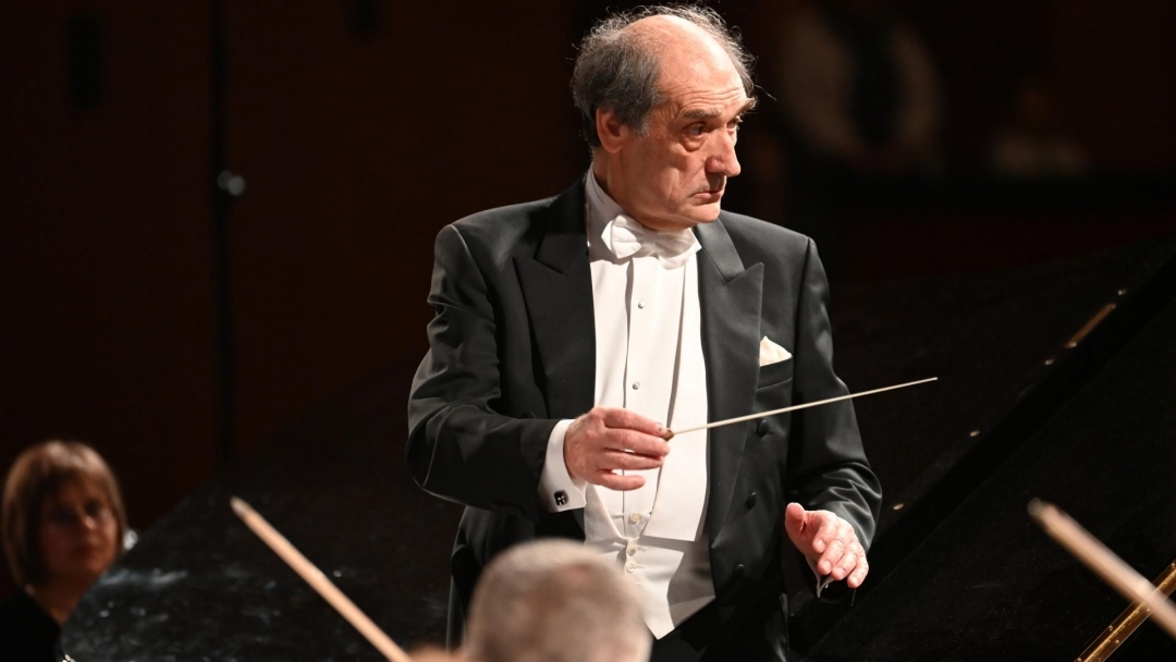 Със симфоничен концерт на Русенския фестивален оркестър бе дадено началото на 65-ите „Мартенски музикални дни“