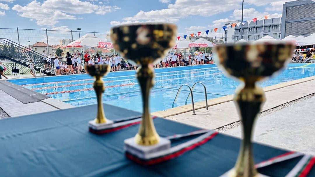 Десетото издание на турнира по плуване „Александър Русев“ събира 80 деца в двудневна надпревара