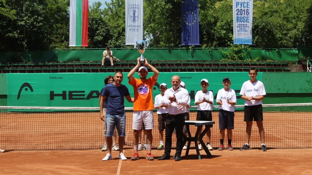 Пламен Стоилов награди победителите от тенис турнир „Prista Cup” 2016