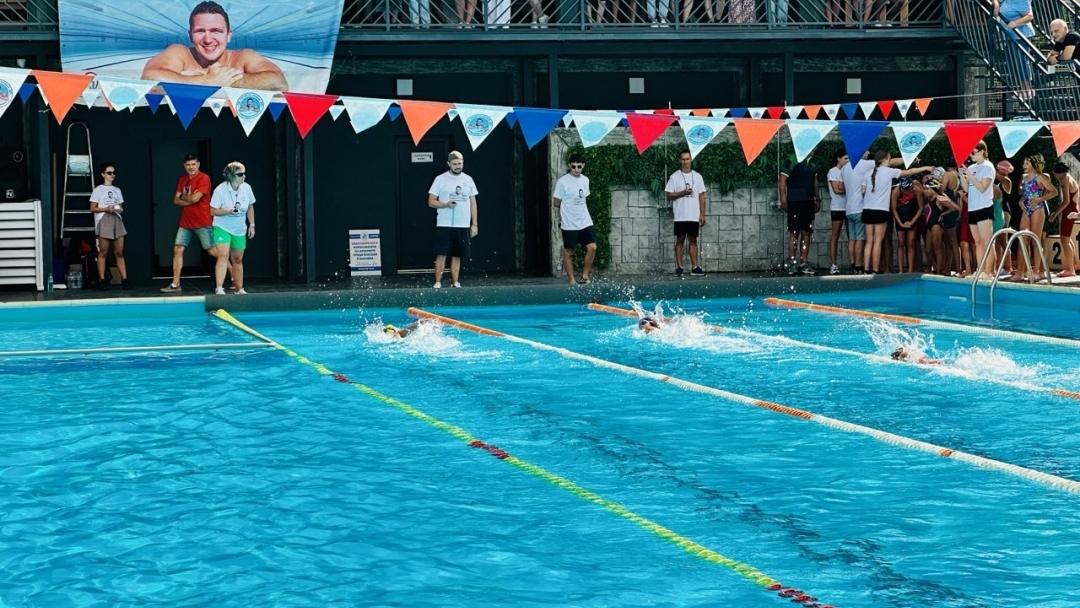 Десетото издание на турнира по плуване „Александър Русев“ събира 80 деца в двудневна надпревара