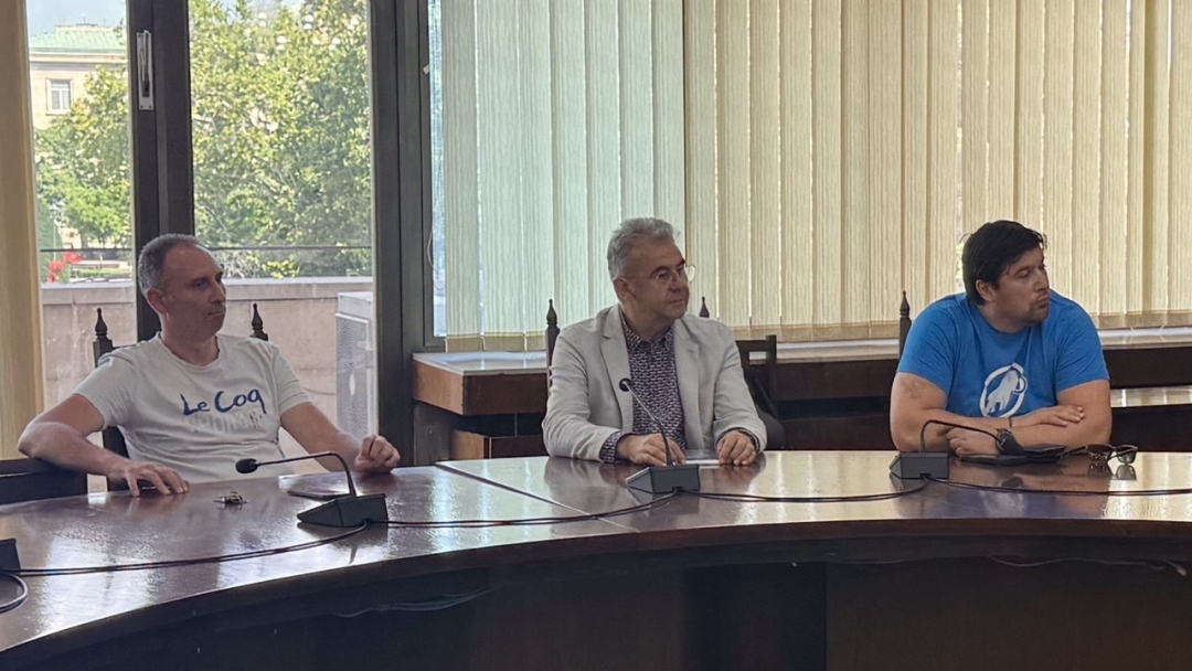 Работна среща в Русе между кмета Пенчо Милков и ръководството на Федерацията по волейбол  
