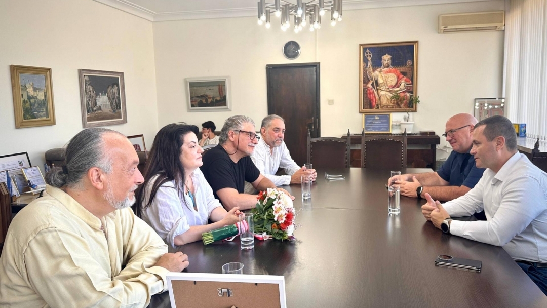  Пенчо Милков се срещна с журито на Международния конкурс за млади оперни певци – тенори „Гласът на Камен“