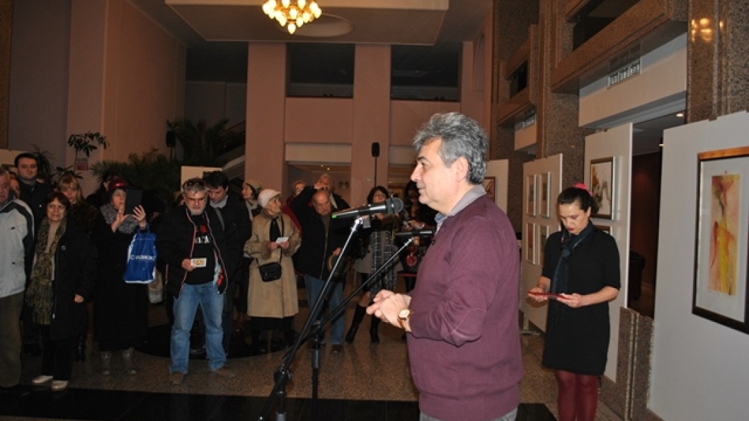 Изложбата „Любовни писма“ с картини на художника Огнян Балканджиев бе открита снощи