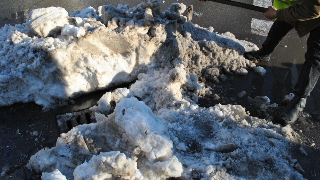 Шахтите в Русе се разчистват ударно за да поемат стопения сняг 