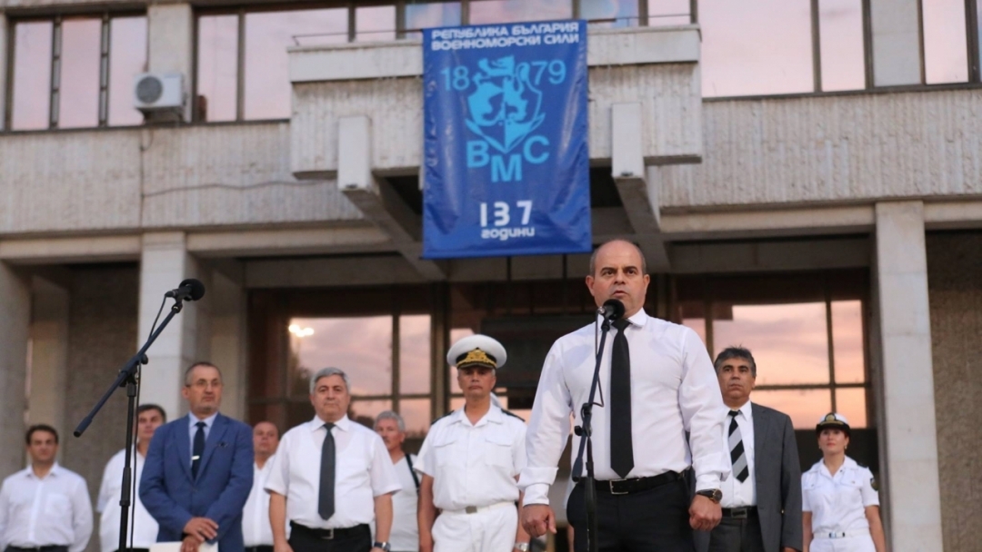 Спектакъл "Вълни" беше кулминацията на празненствата за 137-та годишнина на ВМС