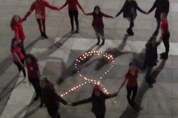 Младежки парламент отбелязва международния ден за борба със СПИН с поредица от младежки инициативи