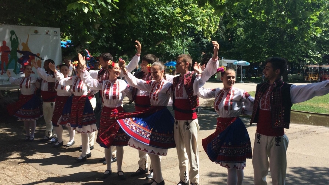 Клубът по Ушу и тайчи и Фолклорно студио „Зора“ към ОМД-Русе се включиха в събитието „Русе спортува 2018“