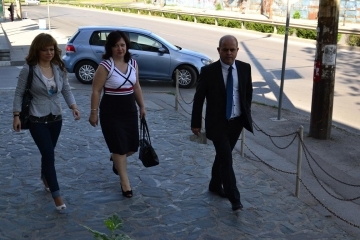 Кметът Пламен Стоилов гласува със семейството си 