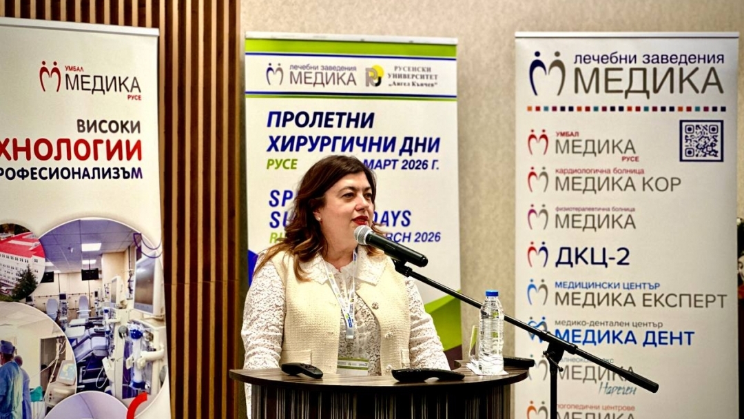 Заместник-кметът Димитър Недев приветства участниците в „Пролетни хирургични дни“ в Русе