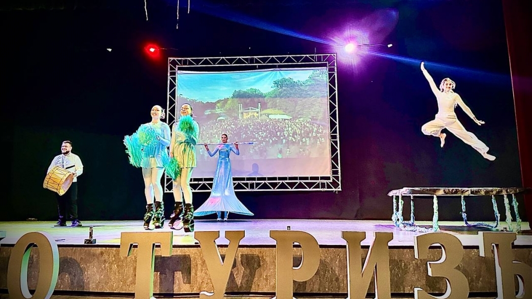 Пенчо Милков отличи Гимназията по туризъм за 75 г. от нейното основаване