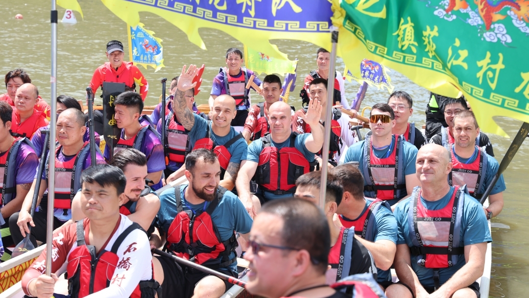 Deputy Mayor Encho Enchev launched a dragon boat race in the town of  Ningbo, China