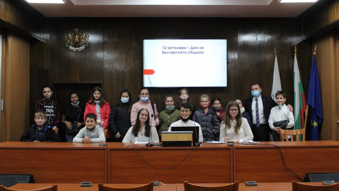 В деня на българската община местната администрация отвори вратите си за русенските ученици