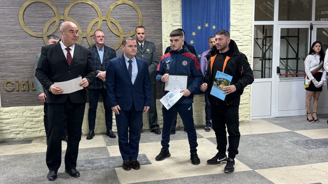 Пенчо Милков награди най-добрите възпитаници и треньори на Спортното училище