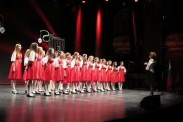 С почетен знак на френския град Нанси се завърна детския хор „Дунавски вълни“ при Общински детски център за култура и изкуства