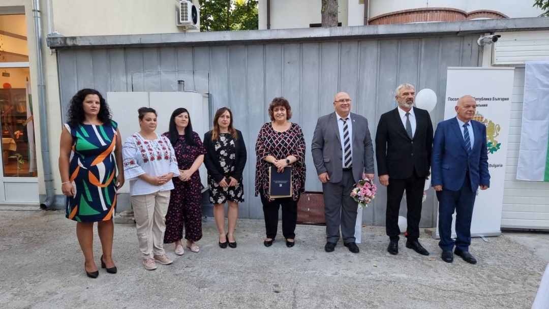 Deputy Mayor Encho Enchev honored the opening of the school year at the Bulgarian Sunday School in Bucharest