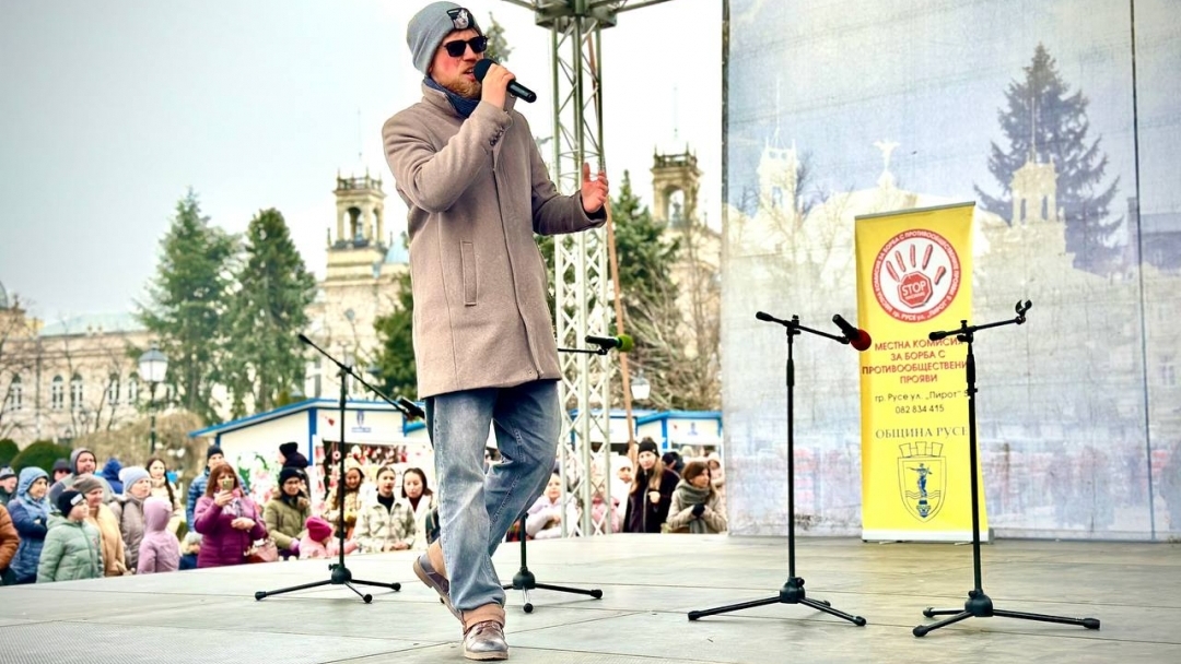 Стотици русенци пяха заедно с Братя Аргирови по време на концерта „Не на насилието, да на доброто!“ 