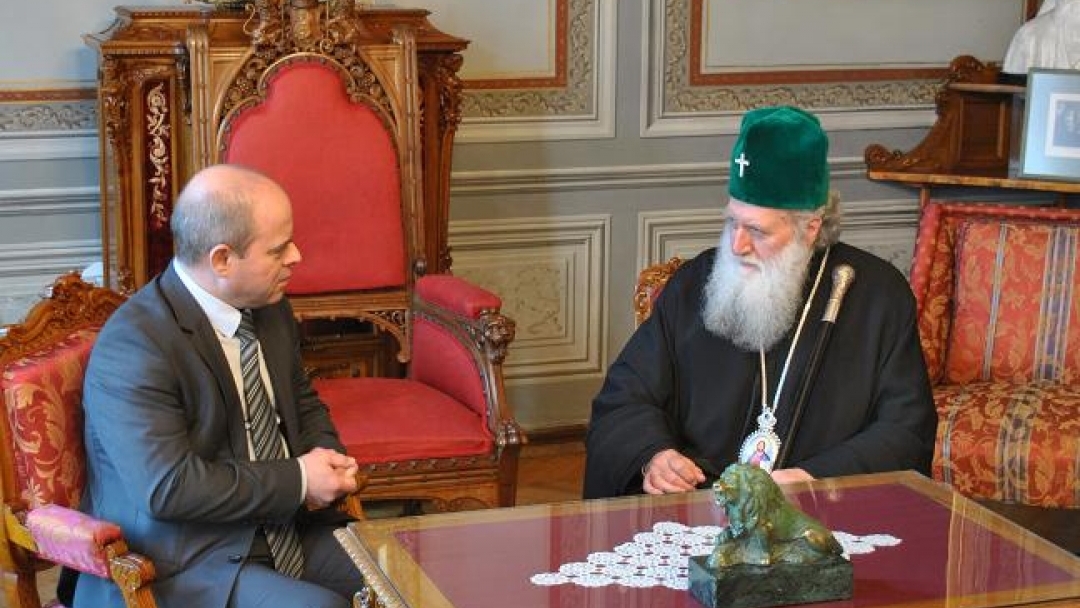 Бронзов лъв за патриарх Неофит от кмета Пламен Стоилов 