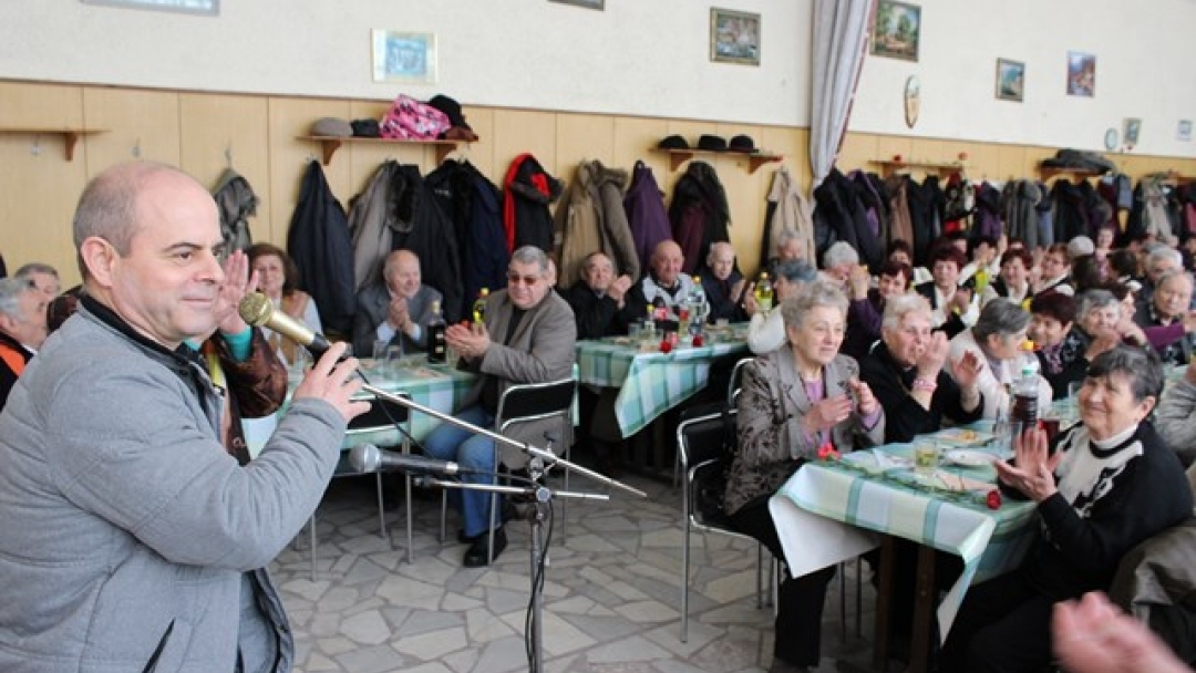 Осмомартенски празник в пенсионерски клуб „Здравец“ град Мартен