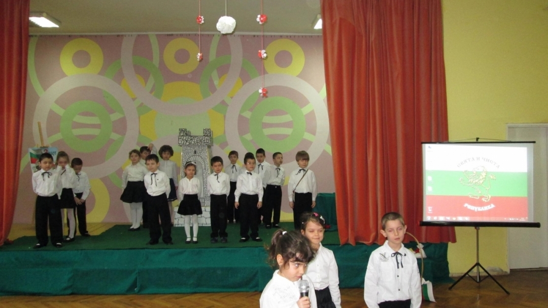 Урок по родолюбие в навечерието на Националния празник 