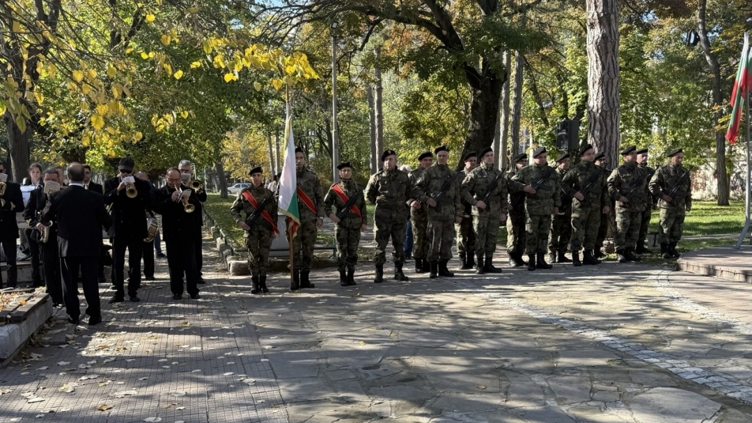 Русе почете паметта на героите с военен ритуал и панихида за Архангелова задушница