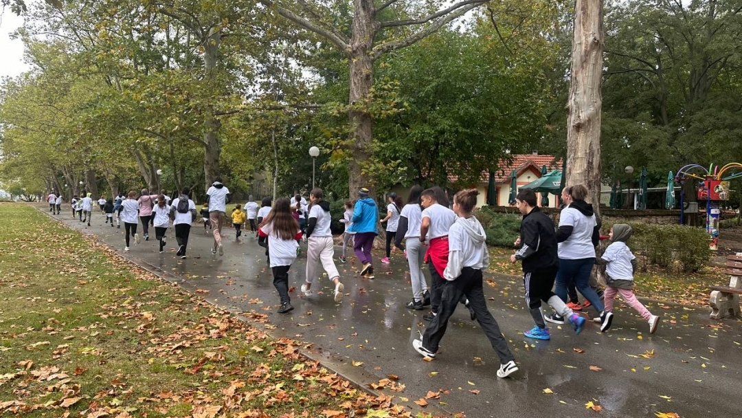 Dozens of Ruse residents participated in World Walking Day in the Youth Park