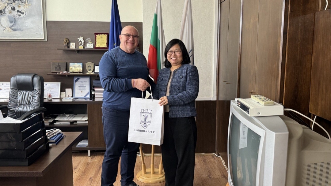 Разширяването на културния диалог между Русе и Китай бе обсъдено на среща на зам.-кмета Енчо Енчев с представител на посолството