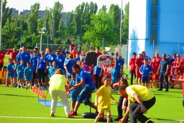 Румънски и български деца в спортна надпревара