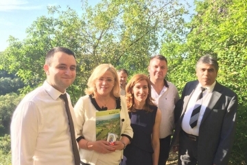 Европейският комисар Корина Крецу и министърът на туризма Николина Ангелкова посетиха Ивановските скални църкви