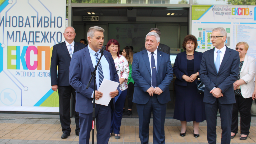 Зам.-кметът Димитър Недев участва в откриването на VI-ото Иновативно младежко експо в РУ
