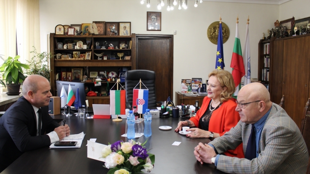 Кметът Пламен Стоилов се срещна с посланика на Хърватия в България Н. Пр. Лйерка Алайбег