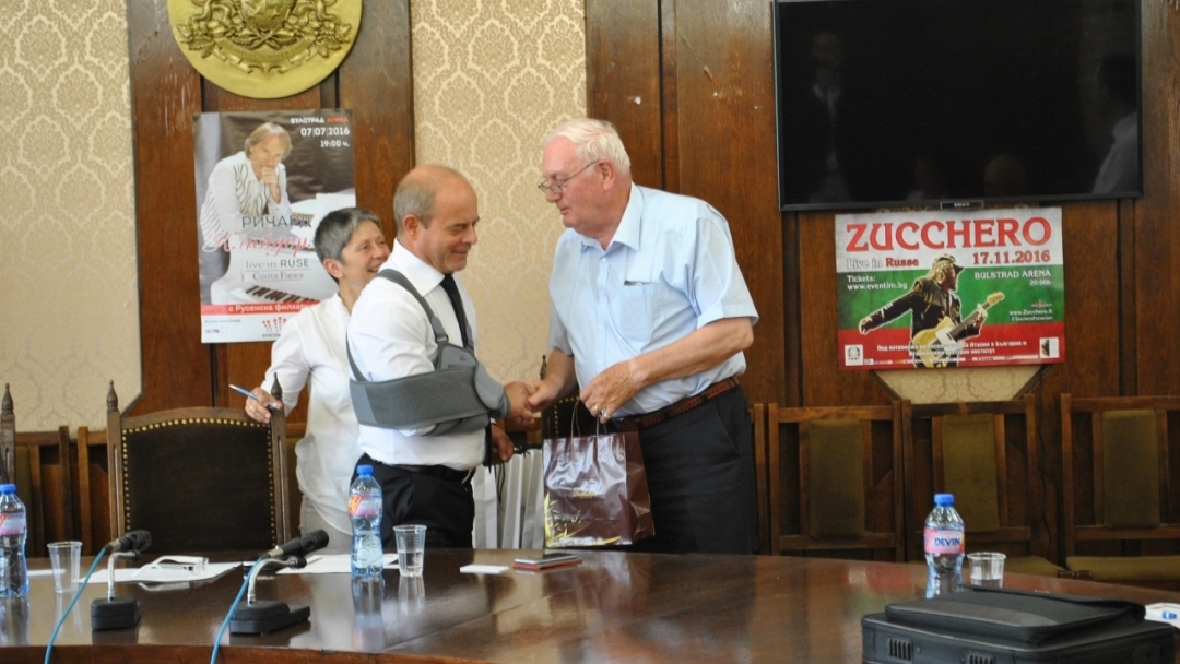 Кметът Пламен Стоилов се срещна с делегация от почетни консули