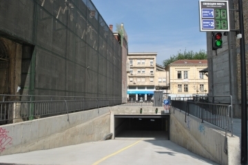 Кметът Пламен Стоилов инспектира новия паркинг под Доходно здание