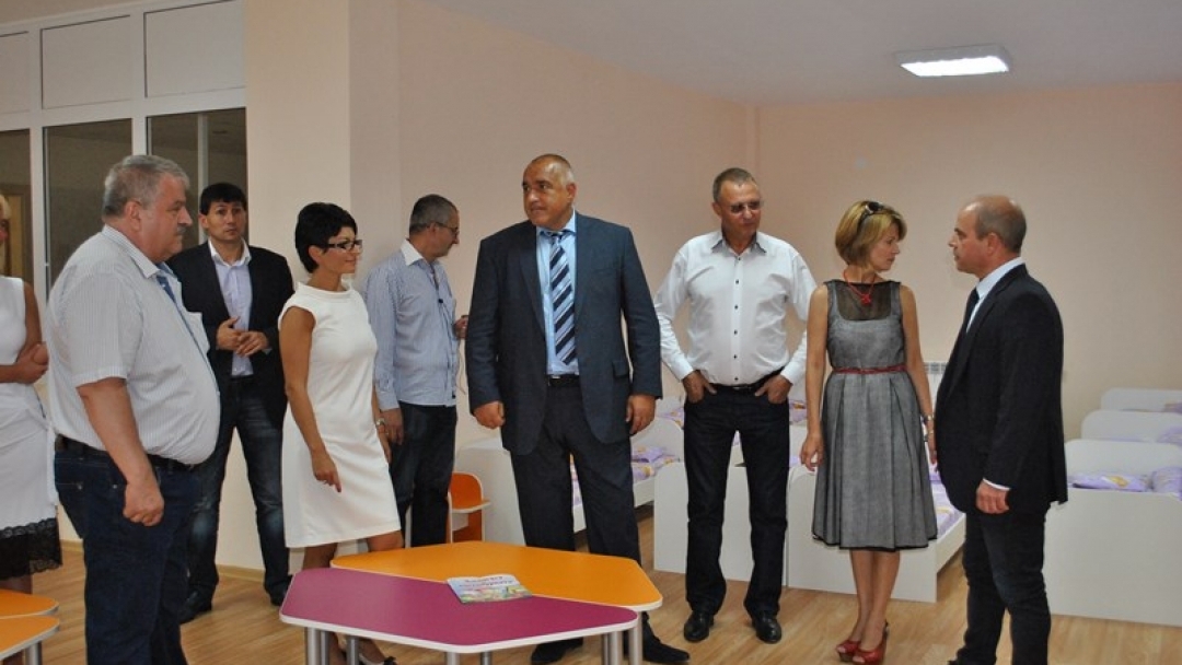 Пламен Стоилов и Бойко Борисов откриха ново детско заведение в Русе 